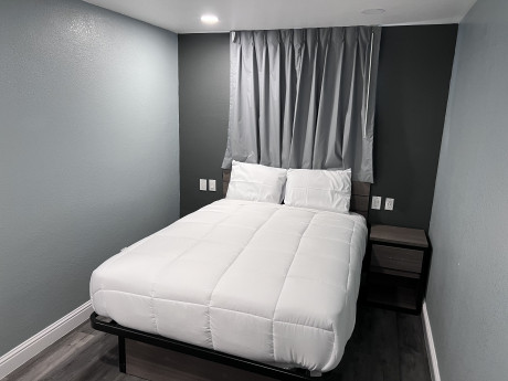 Surf City Inn & Suites - Guest Room - Comfortable King Bed
