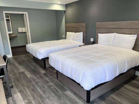 Surf City Inn & Suites - Two Double Beds