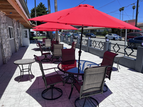 Surf City Inn & Suites - Spend Quality Time At Our Outdoor Sitting Area
